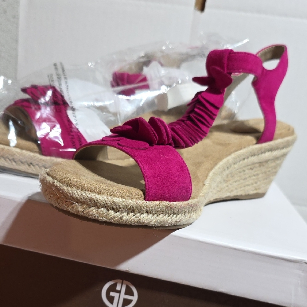 Giani Bernini Fuchsia Wedge Sandals